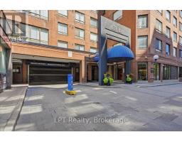 2721 - 633 BAY STREET, Toronto, Ontario