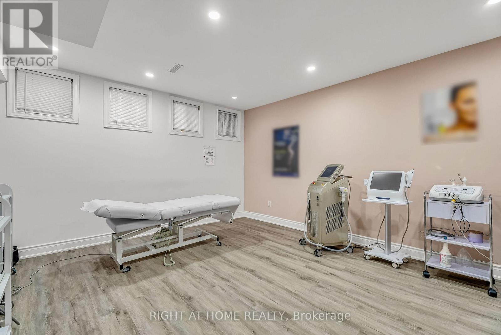 Lower Level - 373 Firglen Ridge, Vaughan, Ontario  L4L 1N6 - Photo 5 - N13708536