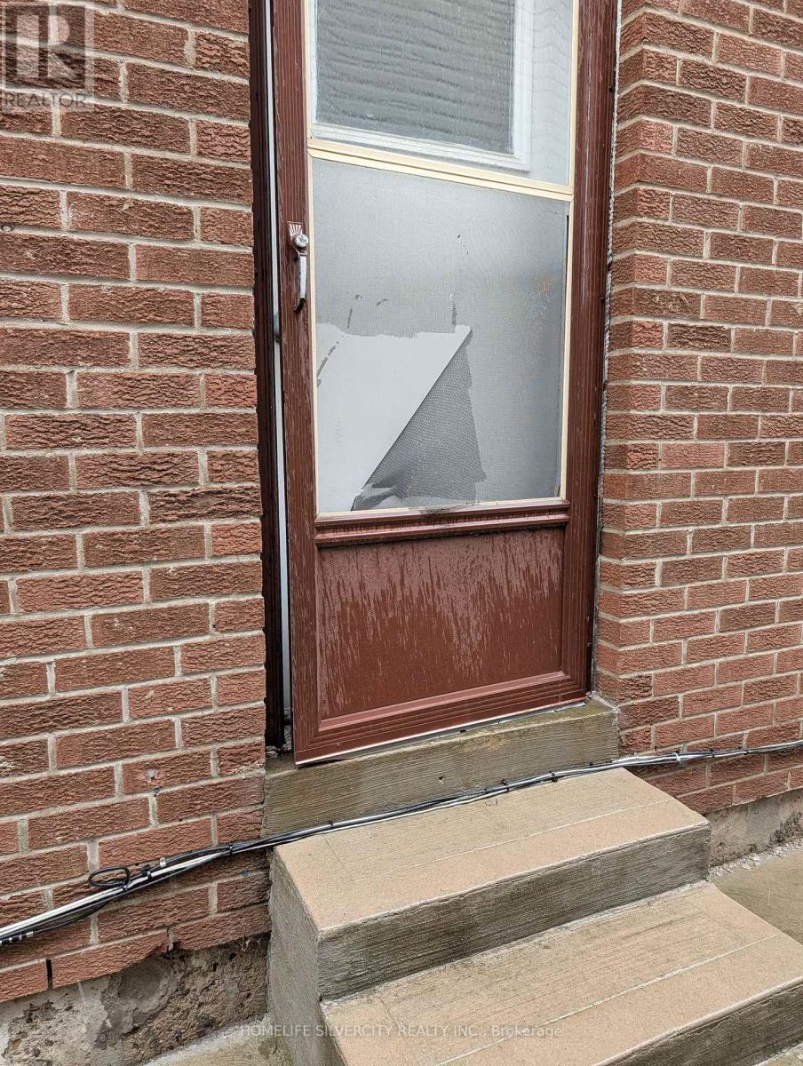 117 Simmons Boulevard, Brampton, Ontario  L6V 3X4 - Photo 4 - W13708500