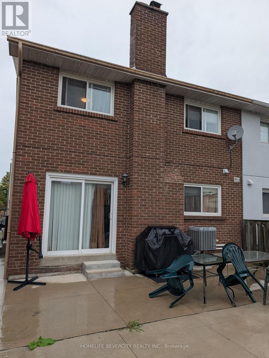 117 Simmons Boulevard, Brampton, Ontario  L6V 3X4 - Photo 5 - W13708500
