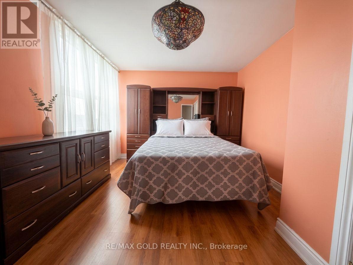 1204 - 2323 Confederation Parkway, Mississauga, Ontario  L5B 1R6 - Photo 13 - W13708510