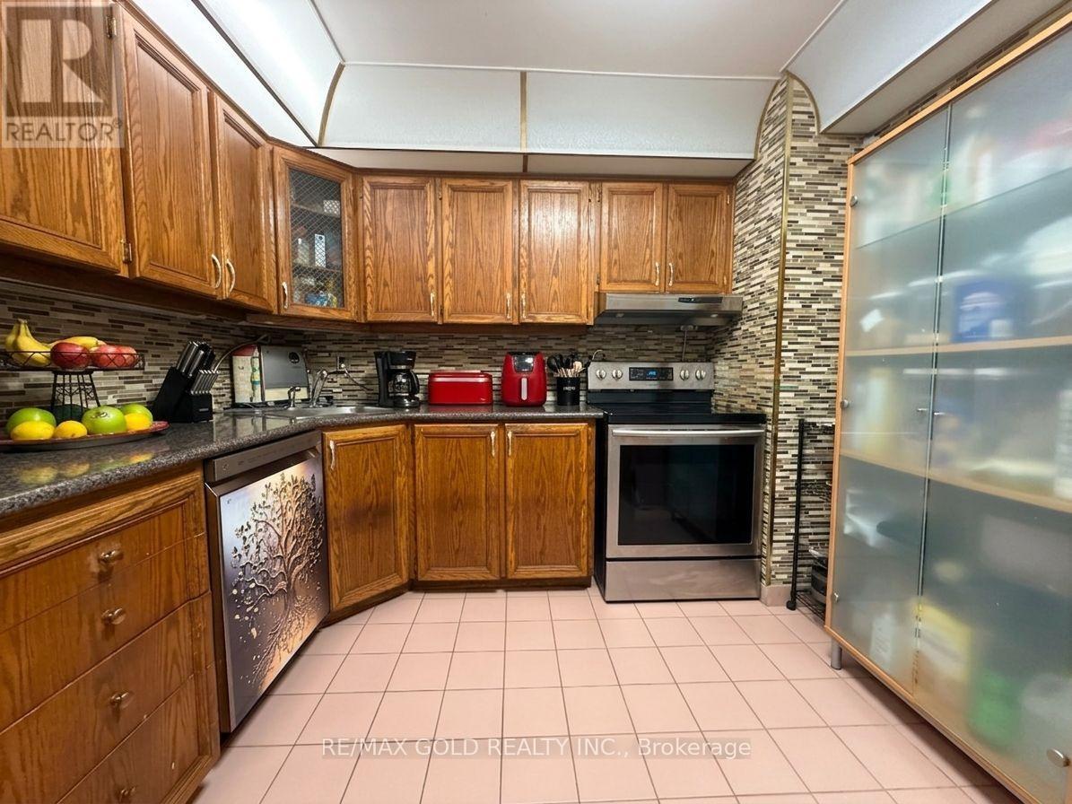 1204 - 2323 Confederation Parkway, Mississauga, Ontario  L5B 1R6 - Photo 6 - W13708510