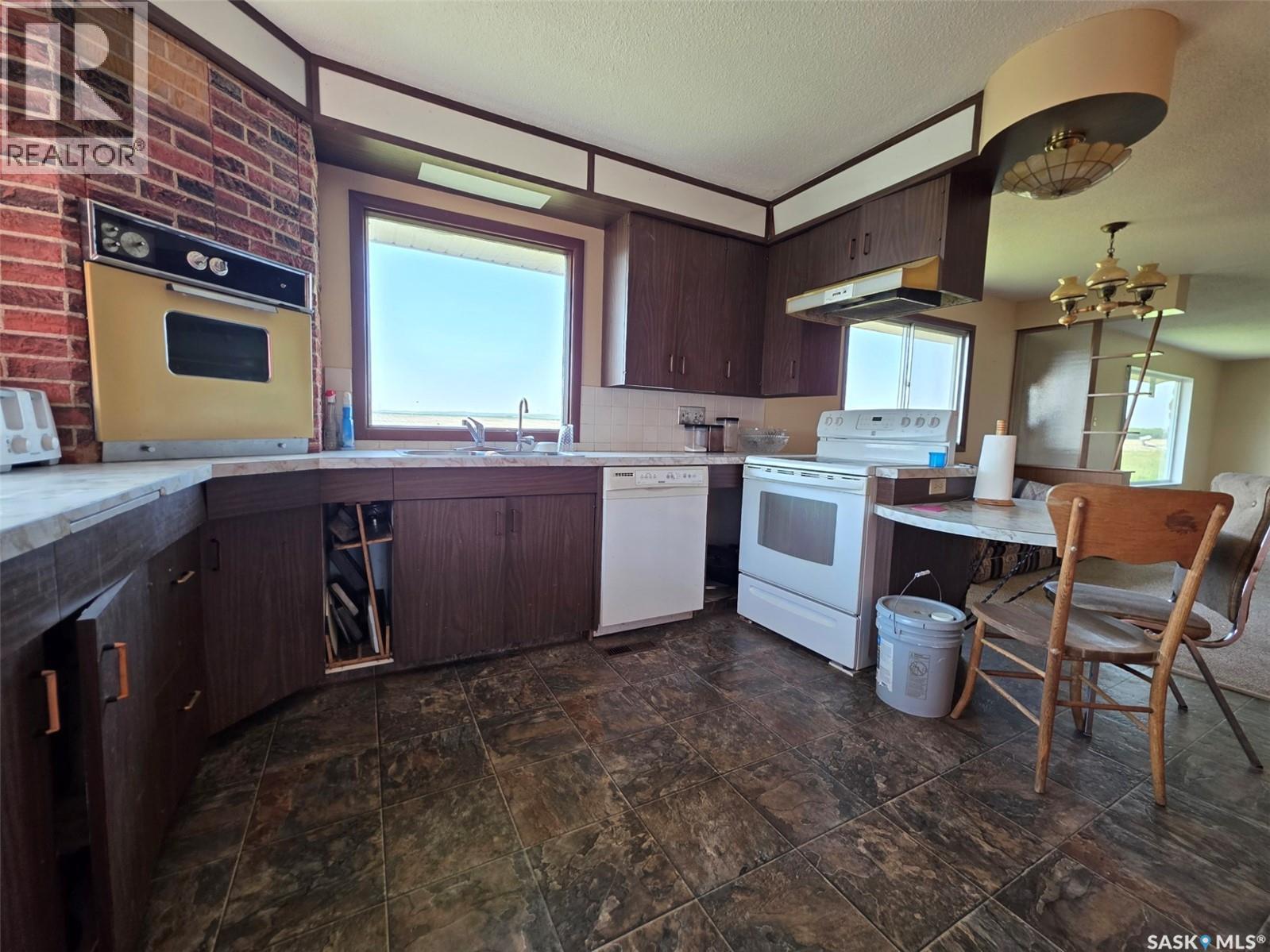 Little Six Acreage, Auvergne Rm No. 76, Saskatchewan S0N 1Z0 - Photo 6 - SK043196