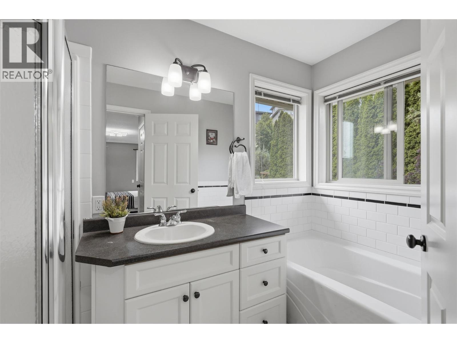 444 Azure Place, Kamloops, British Columbia  V2E 2R2 - Photo 38 - 10398659