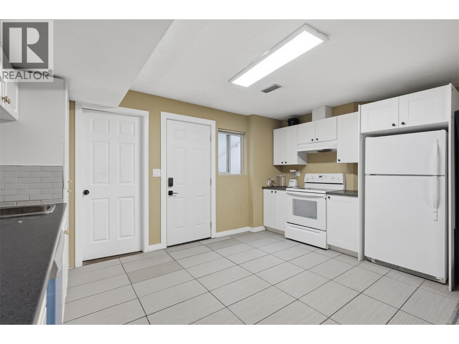 444 Azure Place, Kamloops, British Columbia  V2E 2R2 - Photo 50 - 10398659