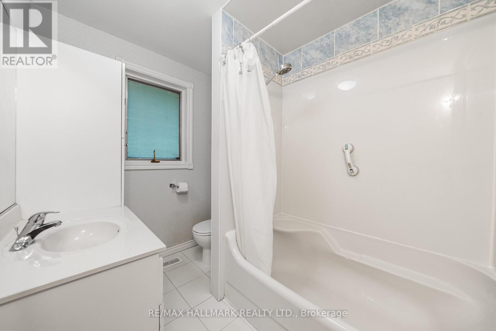 17 Greenyards Drive, Toronto, Ontario  M2M 2R7 - Photo 24 - C13708604