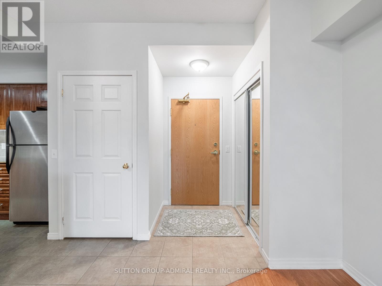 215 - 1 Maison Parc Court, Vaughan, Ontario  L4J 9K1 - Photo 3 - N13708588