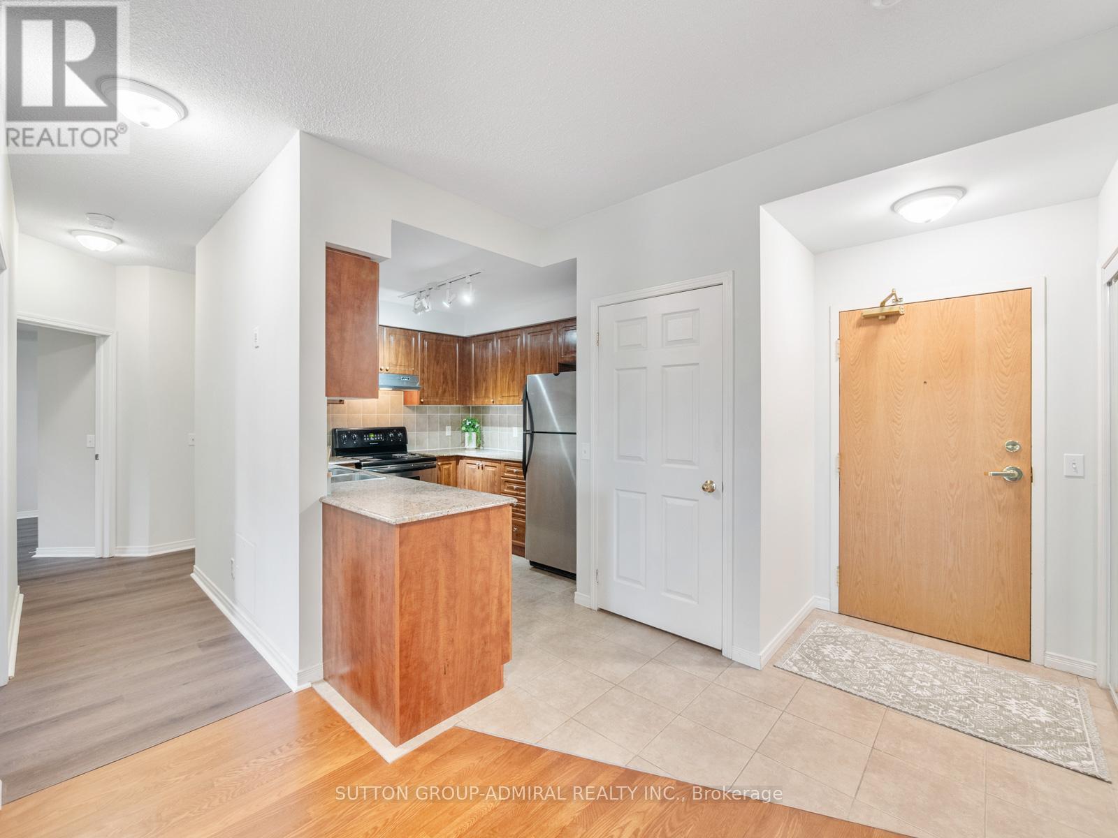 215 - 1 Maison Parc Court, Vaughan, Ontario  L4J 9K1 - Photo 4 - N13708588
