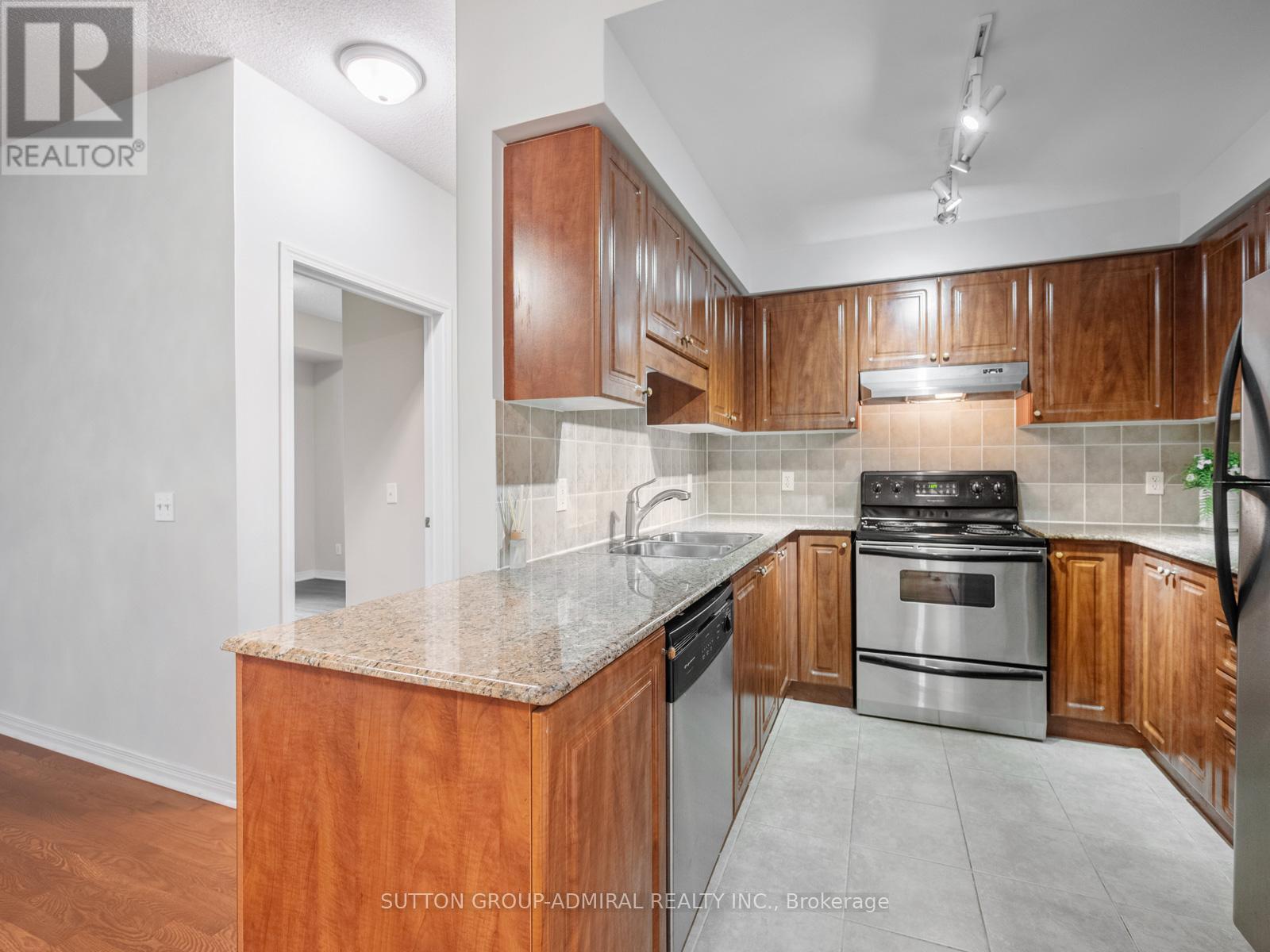215 - 1 Maison Parc Court, Vaughan, Ontario  L4J 9K1 - Photo 7 - N13708588