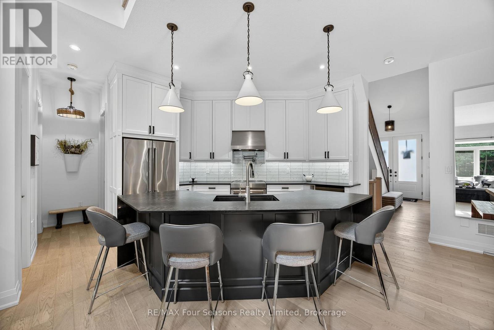 112 Schooners Lane, Blue Mountains, Ontario  N0H 2P0 - Photo 2 - X13708570