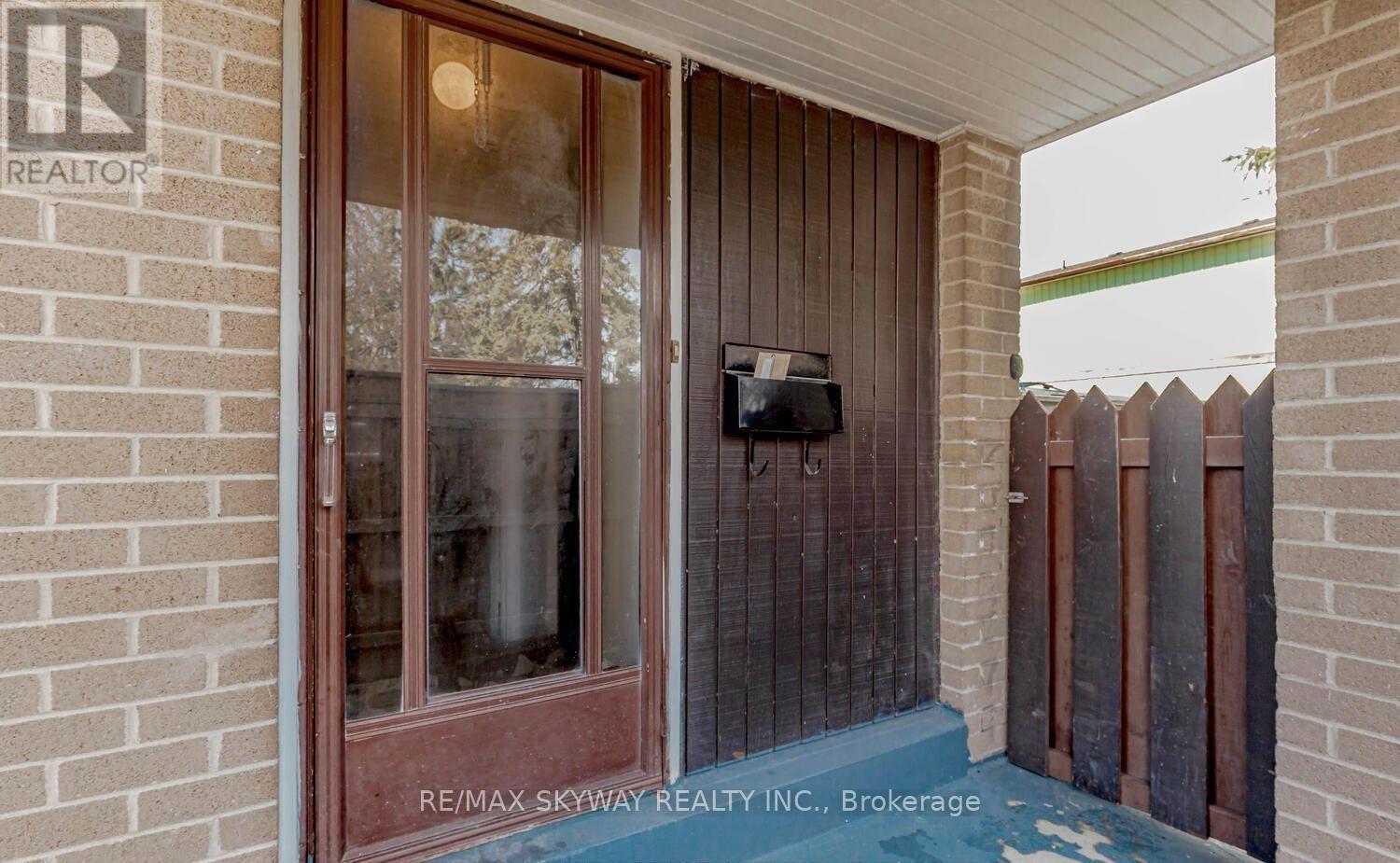 3 Hercules Court, Brampton, Ontario  L6S 1X6 - Photo 3 - W13708578