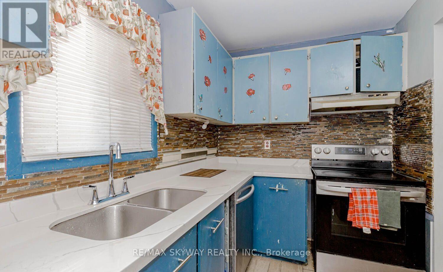 3 Hercules Court, Brampton, Ontario  L6S 1X6 - Photo 9 - W13708578