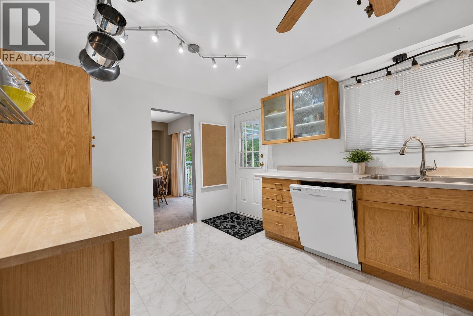 1576 Pitt River Road, Port Coquitlam, British Columbia  V3C 1P2 - Photo 9 - R3142286