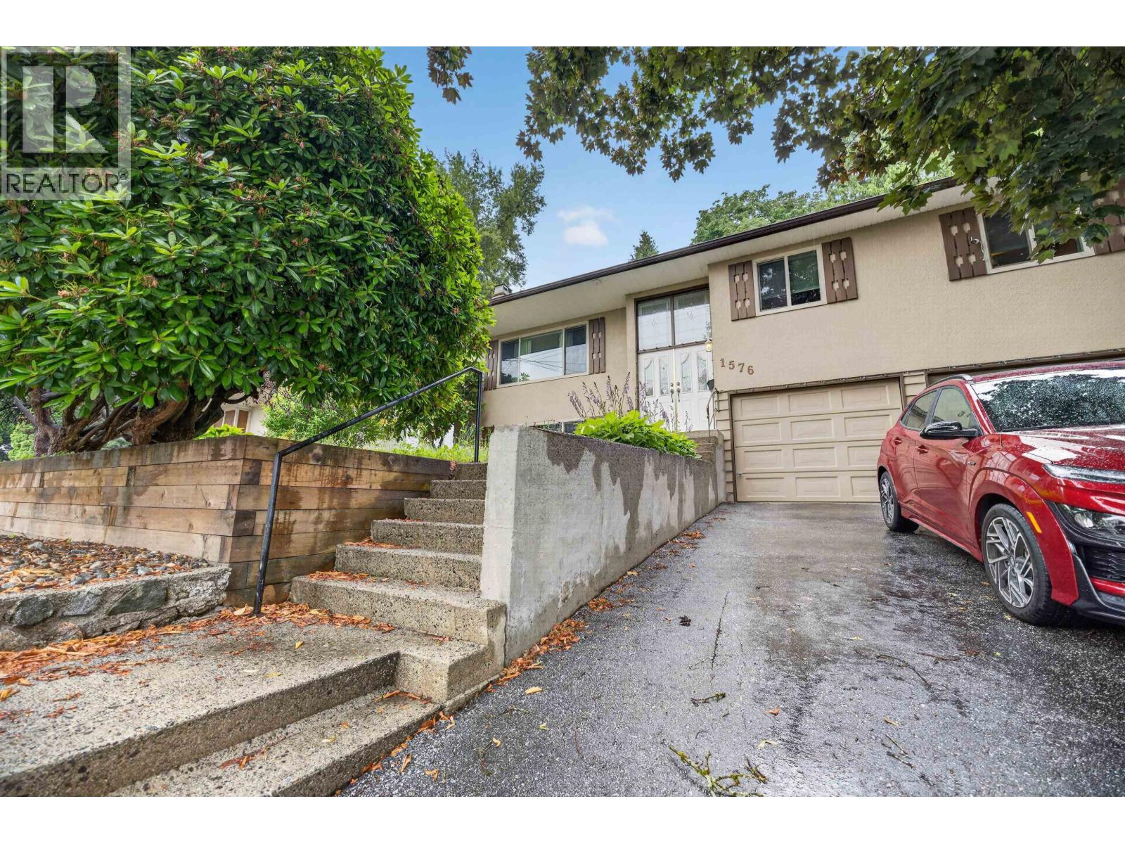 1576 Pitt River Road, Port Coquitlam, British Columbia  V3C 1P2 - Photo 2 - R3142286