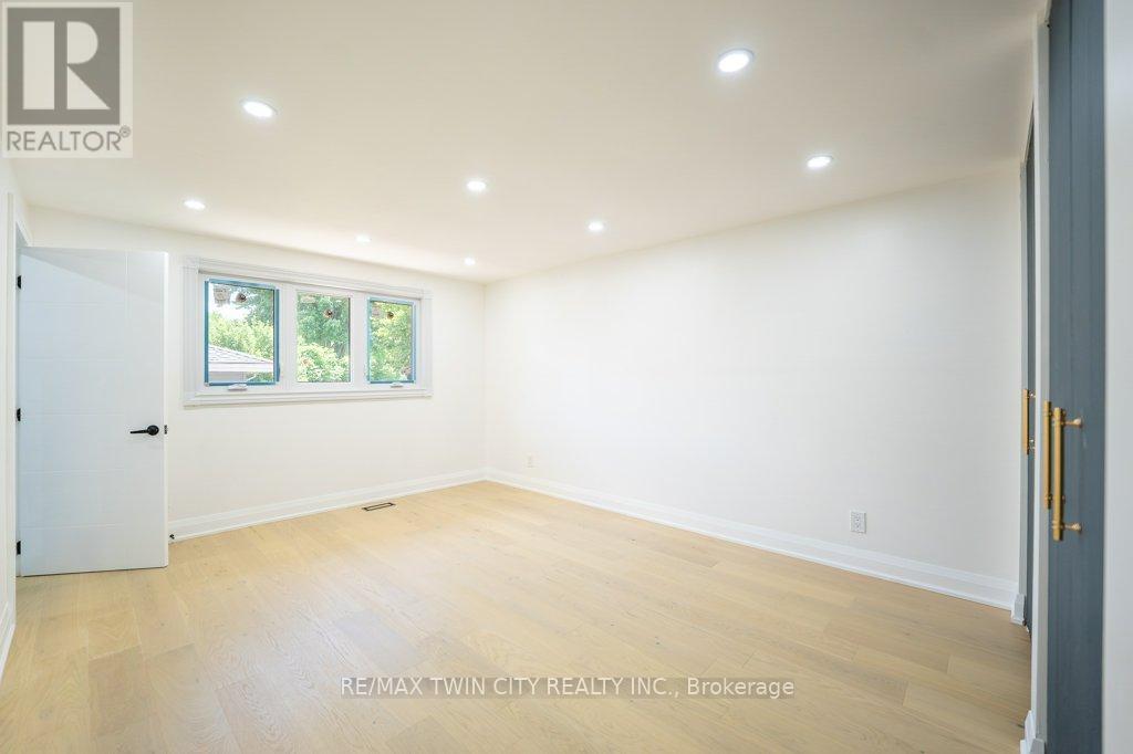 21 Halliwell Drive, Kitchener, Ontario  N2B 2M5 - Photo 12 - X13708602