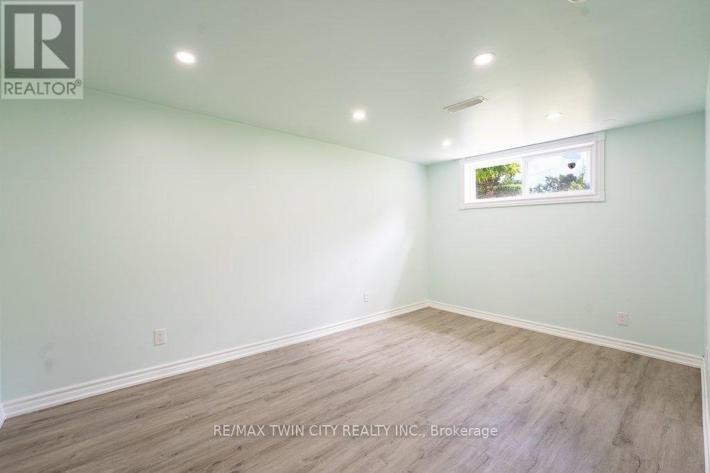 21 Halliwell Drive, Kitchener, Ontario  N2B 2M5 - Photo 29 - X13708602