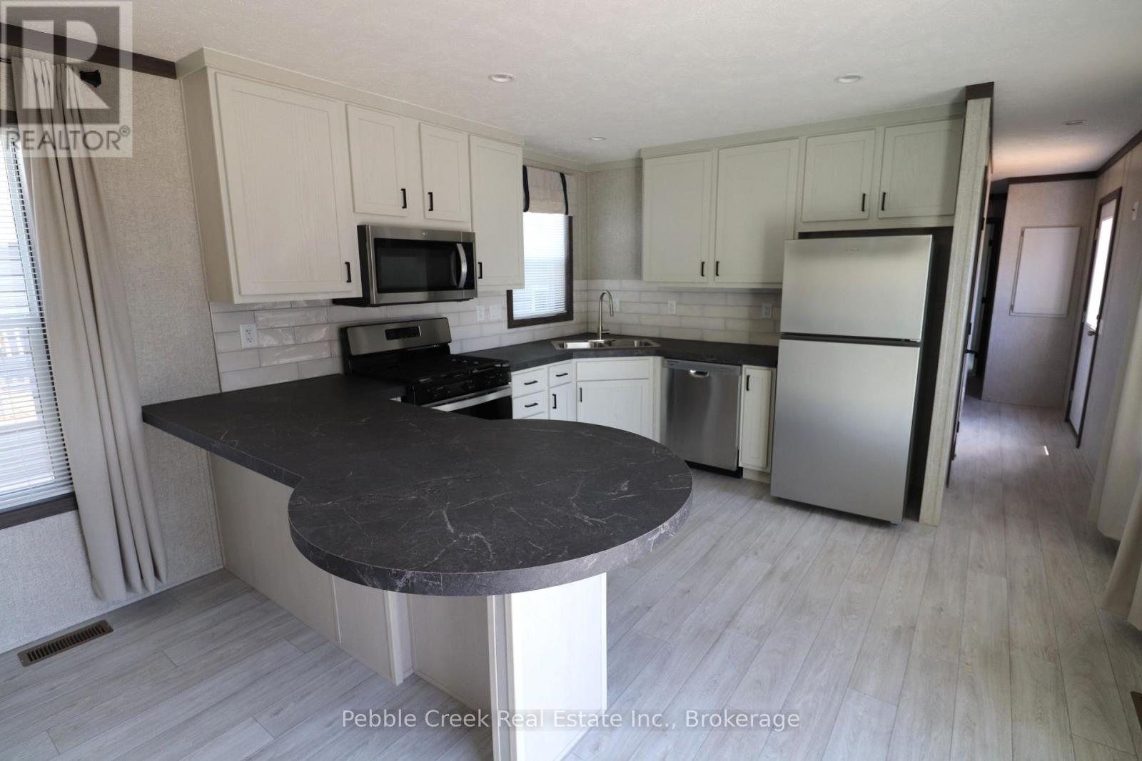 17 Sutton Drive, Ashfield-Colborne-Wawanosh, Ontario  N7A 3Y3 - Photo 6 - X13708650