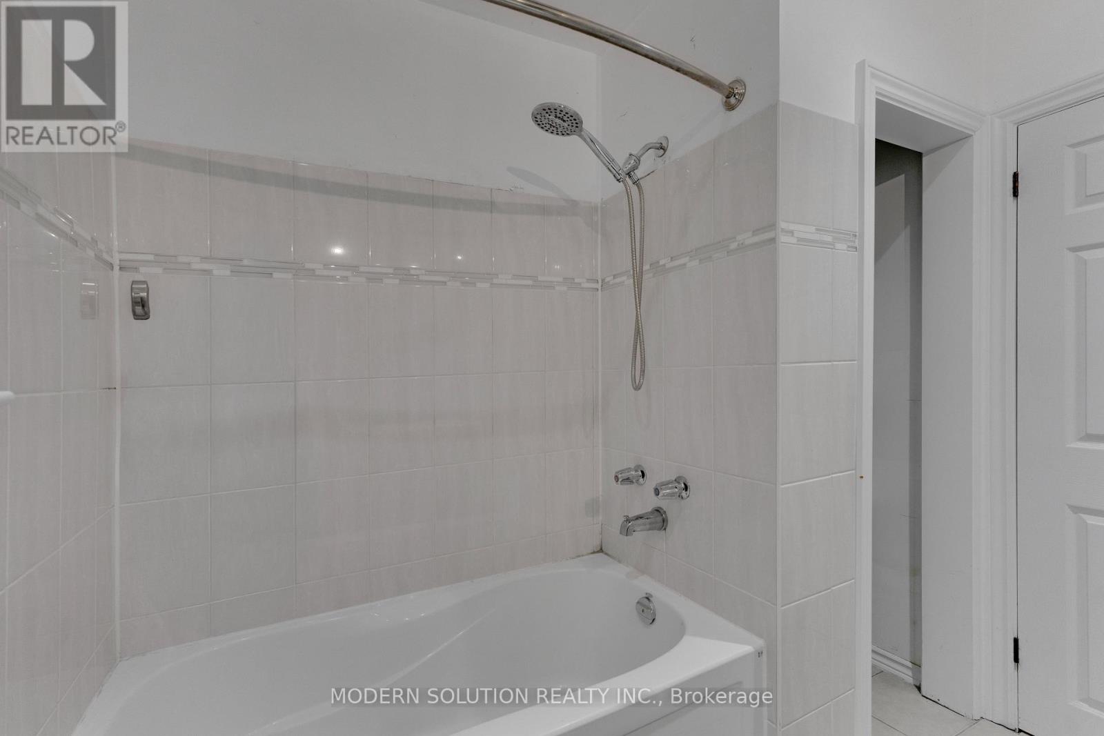 2 Caswell Drive, Toronto, Ontario  M2M 3L9 - Photo 17 - C13708606