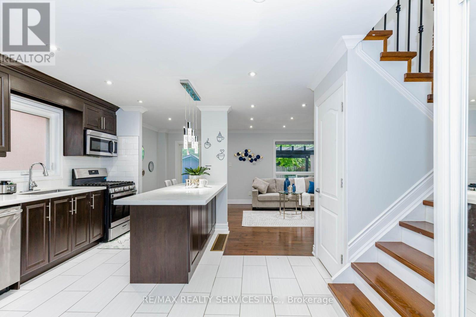 20 Murdoch Drive, Brampton, Ontario  L6X 3Y2 - Photo 4 - W13708626