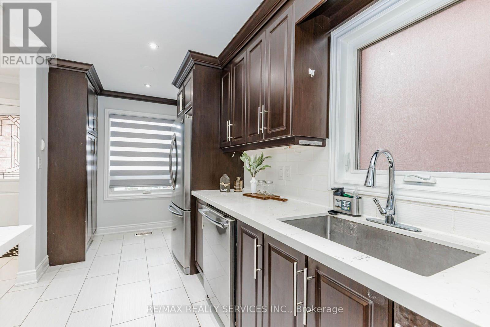 20 Murdoch Drive, Brampton, Ontario  L6X 3Y2 - Photo 9 - W13708626