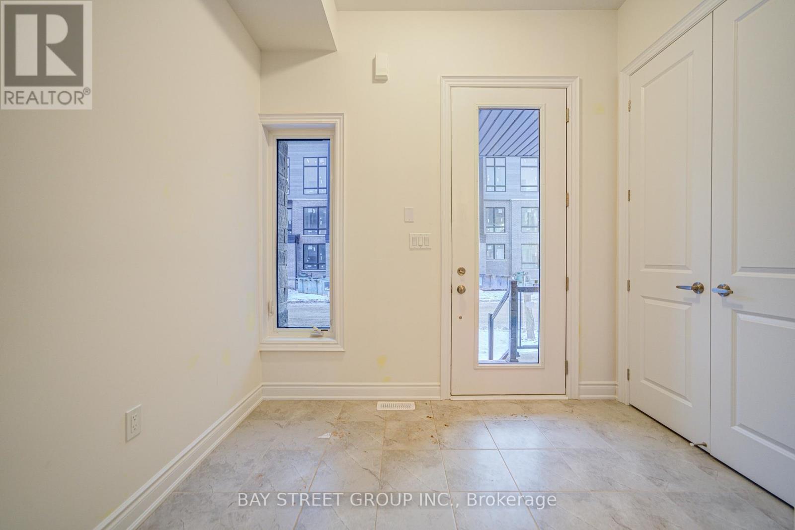 3111 Perkins Way, Oakville, Ontario  L6H 7G1 - Photo 2 - W13708652