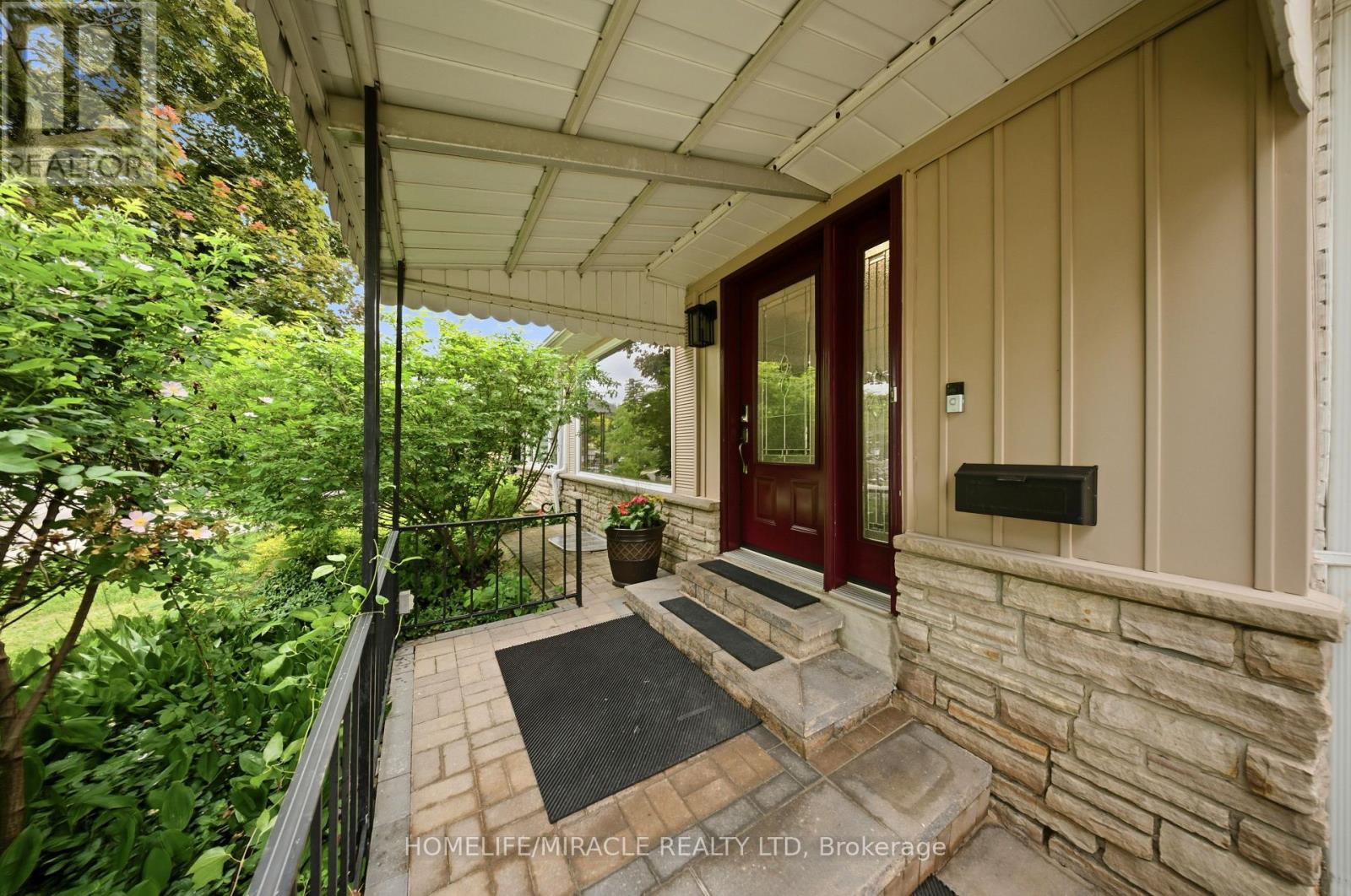 1612 Wavell Crescent, Mississauga, Ontario  L4X 1X1 - Photo 2 - W13708658