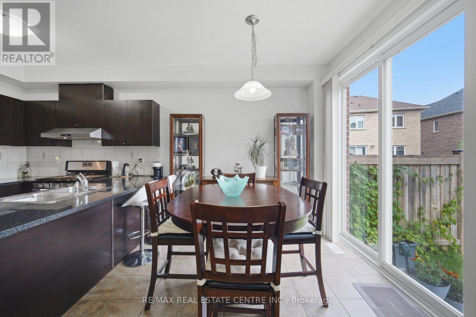 5 Delambray Street W, Brampton, Ontario  L6R 3R9 - Photo 15 - W13708682