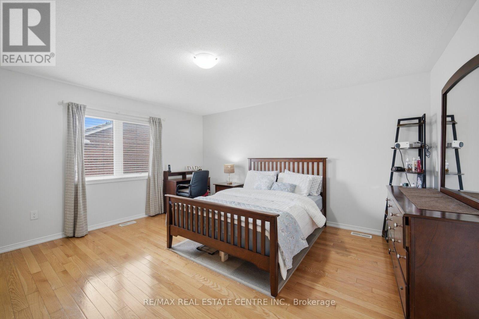 5 Delambray Street W, Brampton, Ontario  L6R 3R9 - Photo 17 - W13708682