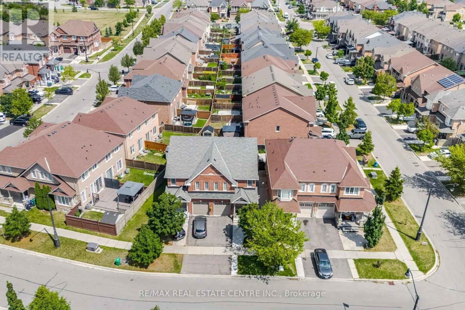 5 Delambray Street W, Brampton, Ontario  L6R 3R9 - Photo 2 - W13708682