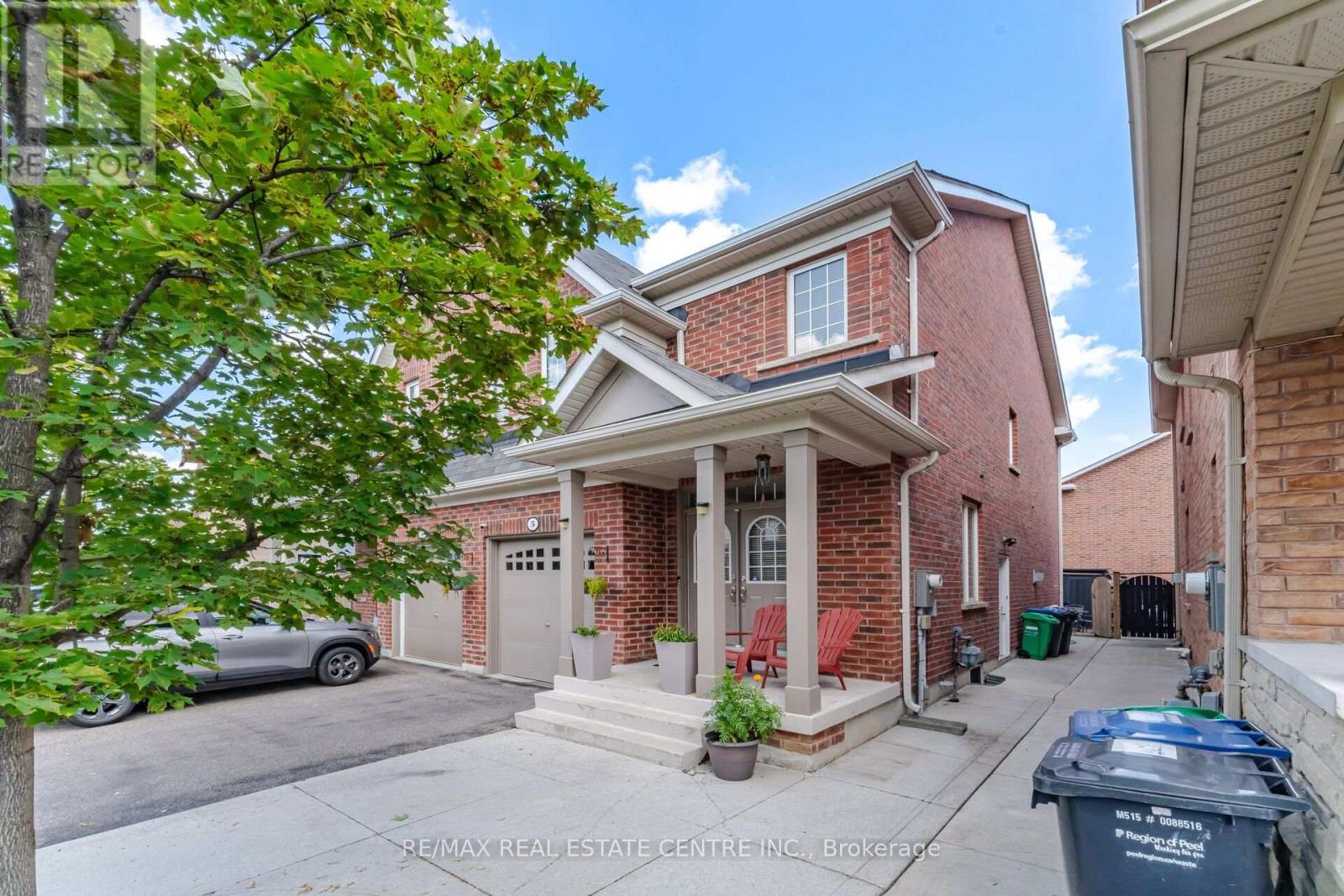 5 Delambray Street W, Brampton, Ontario  L6R 3R9 - Photo 4 - W13708682