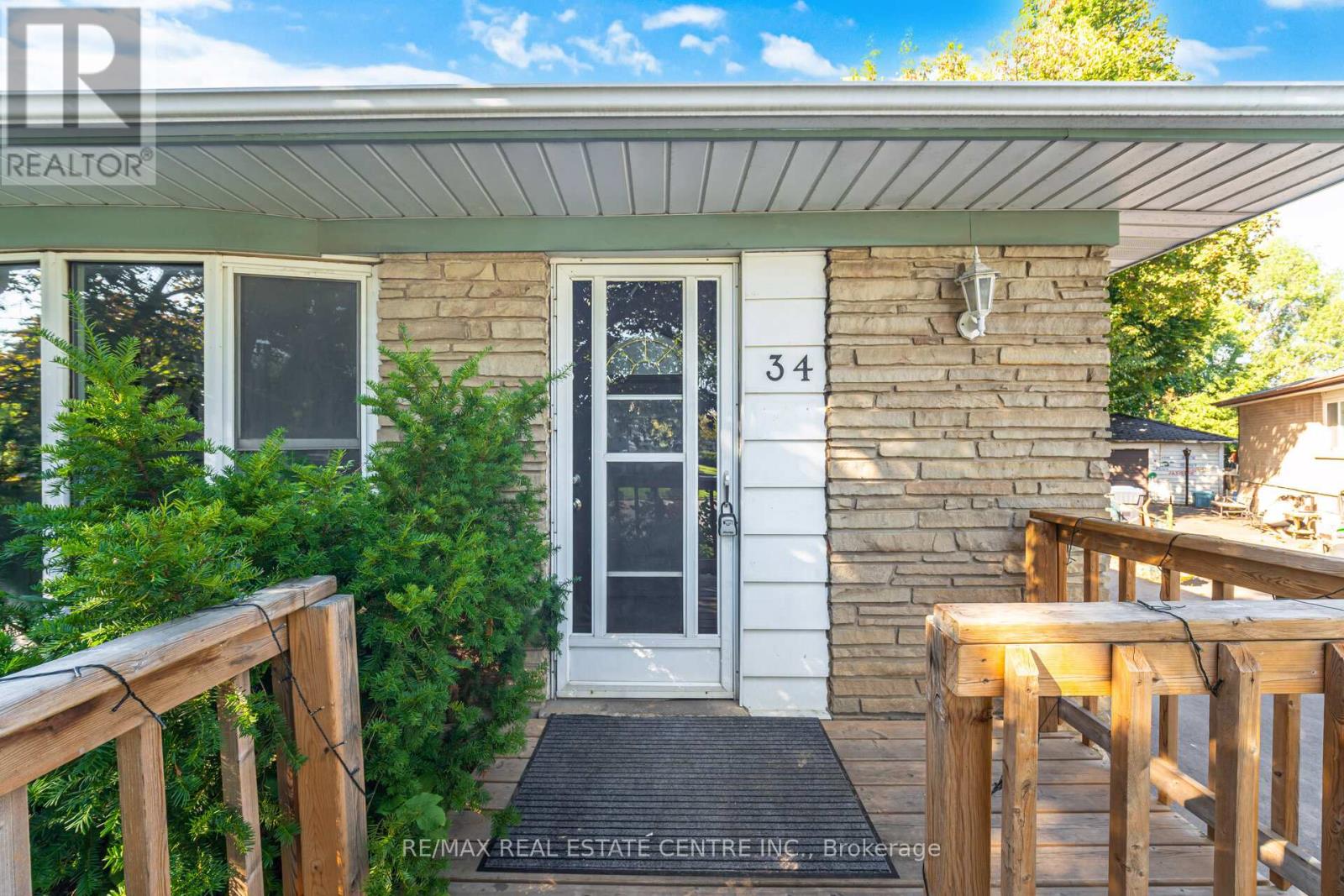 34 Windermere Court, Brampton, Ontario  L6X 2L6 - Photo 4 - W13708672