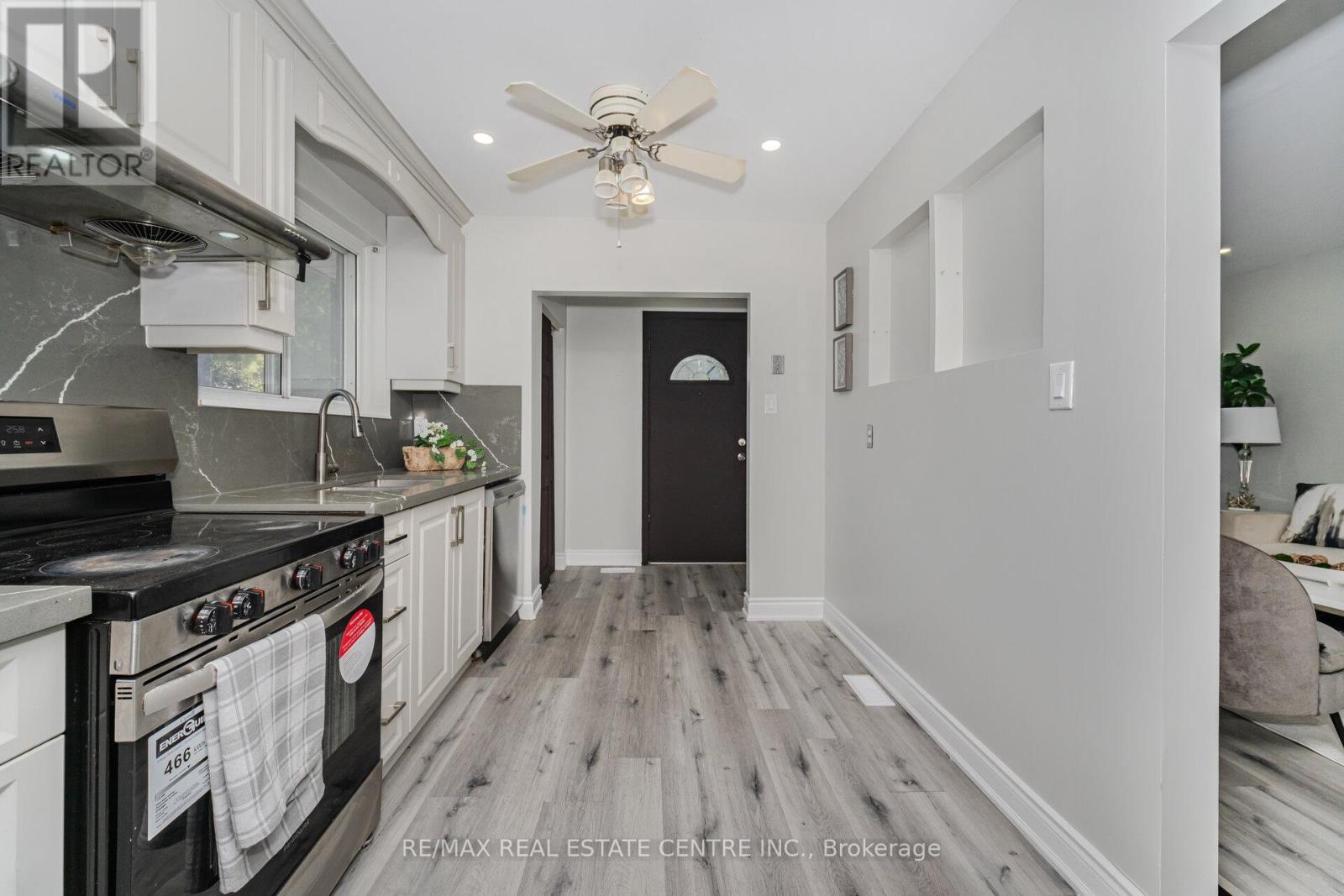 34 Windermere Court, Brampton, Ontario  L6X 2L6 - Photo 9 - W13708672
