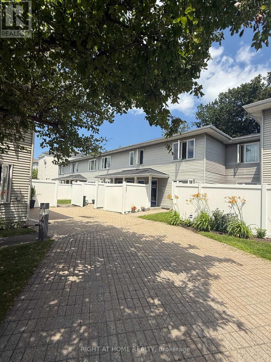 E - 1035 Cummings Avenue, Ottawa, Ontario  K1J 9K5 - Photo 2 - X13581124