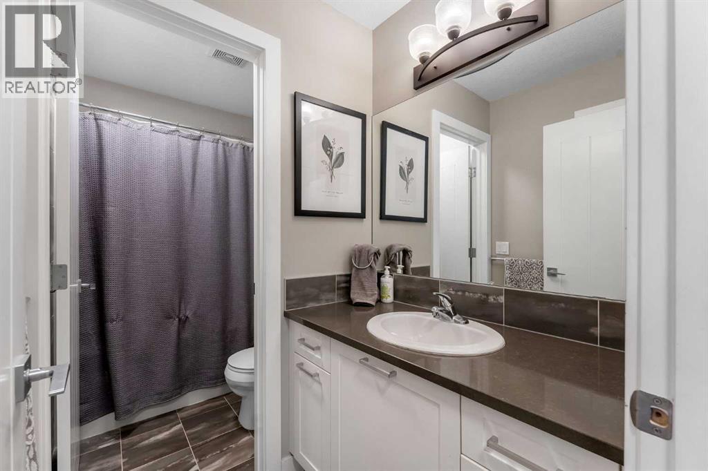 156 Rainbow Falls Heath, Chestermere, Alberta  T1X 0S7 - Photo 29 - A2335837