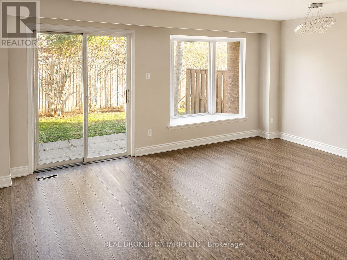 8 - 1485 Gulleden Drive, Mississauga, Ontario  L4X 2T2 - Photo 2 - W13683788
