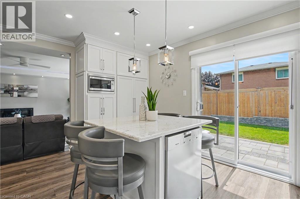 15 Francesca Court, Hamilton, Ontario  L9C 7J6 - Photo 13 - 40857824