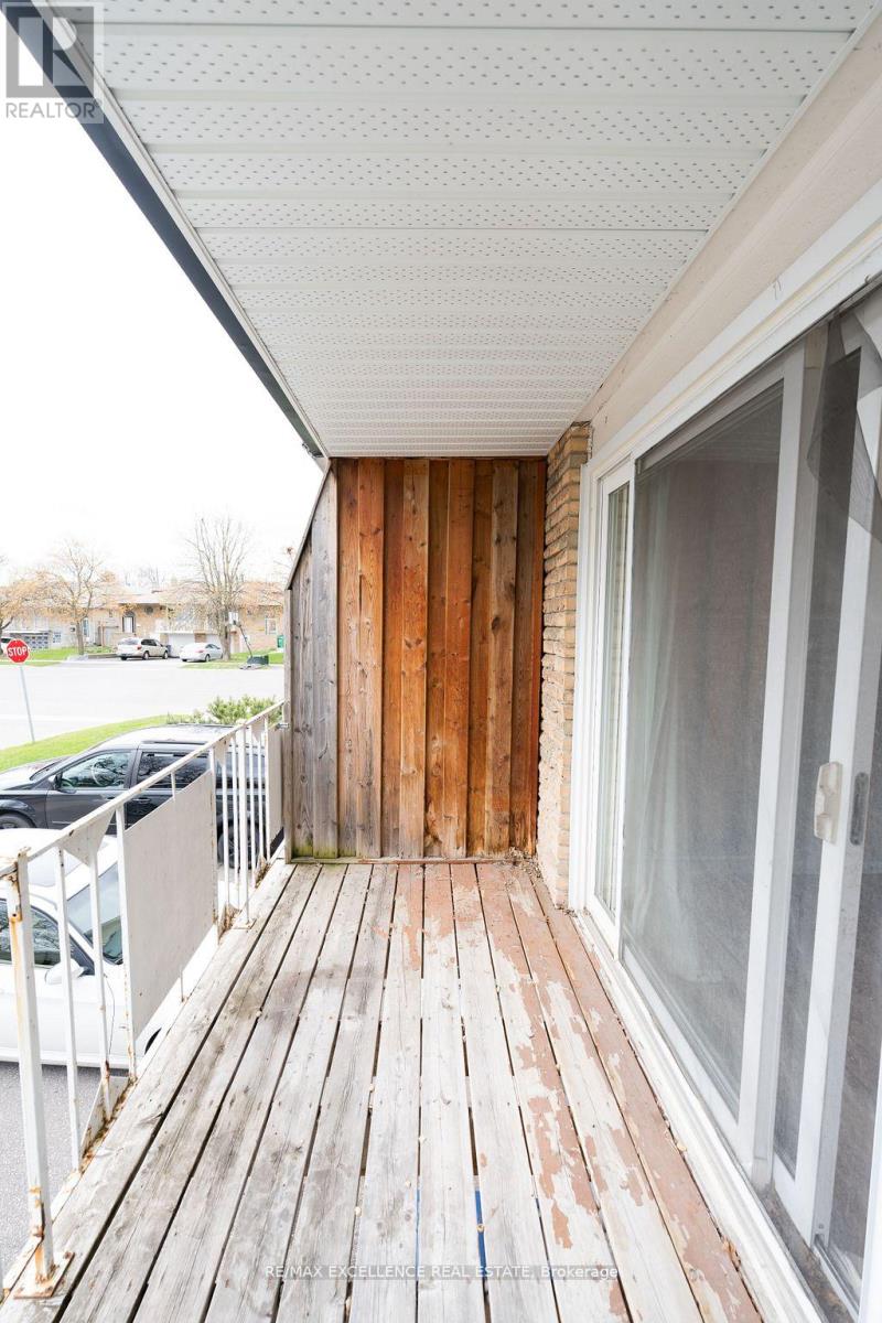 144 Abell Drive, Brampton, Ontario  L6V 2Z8 - Photo 5 - W13708698