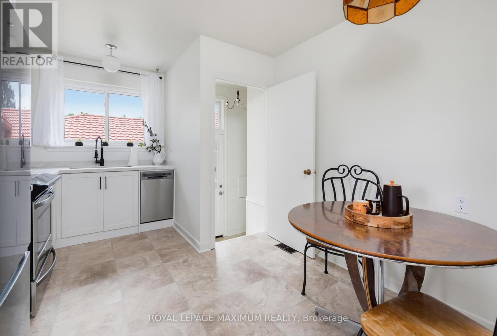 41 Strathavon Drive, Toronto, Ontario  M9V 2H4 - Photo 11 - W13708714