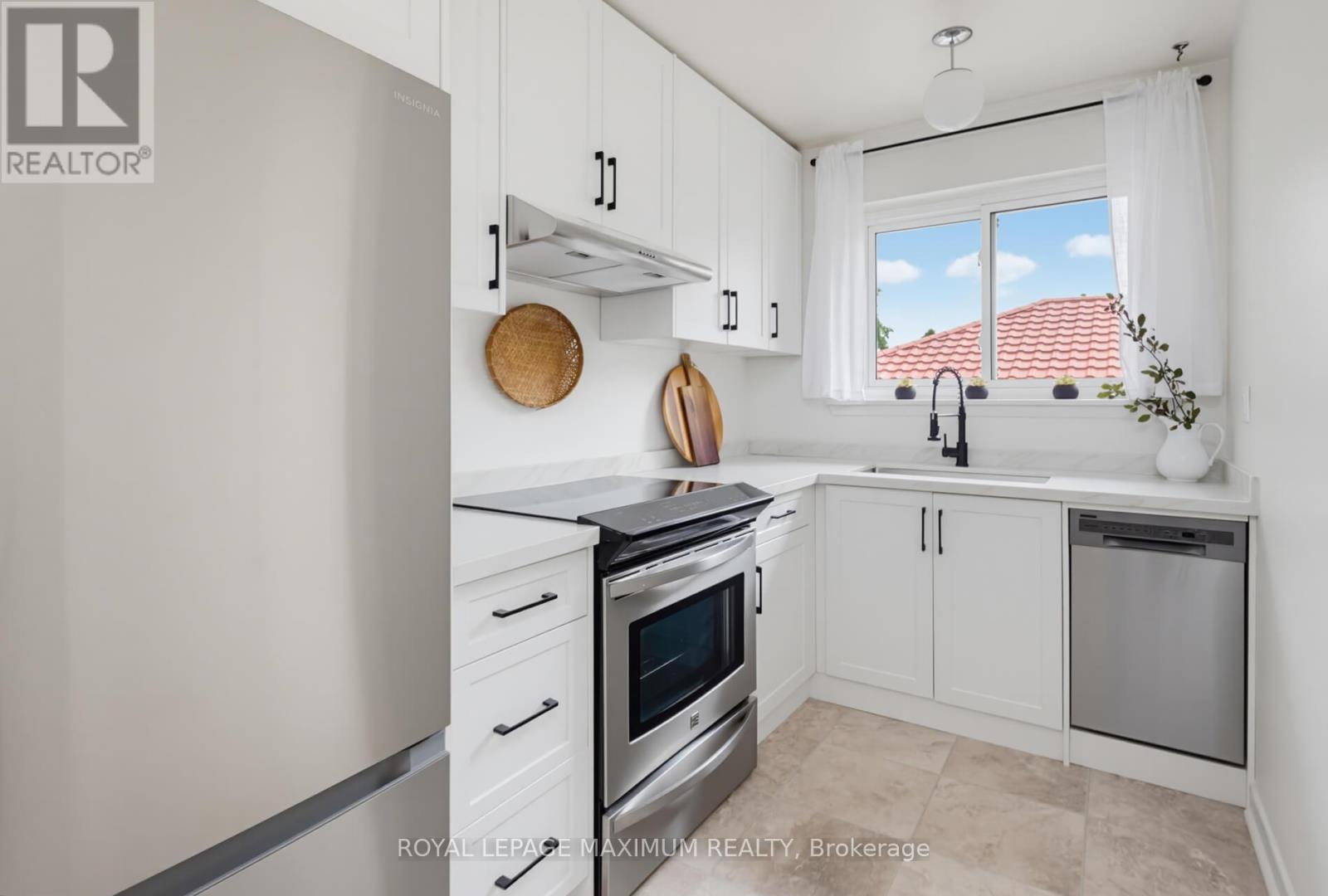 41 Strathavon Drive, Toronto, Ontario  M9V 2H4 - Photo 12 - W13708714
