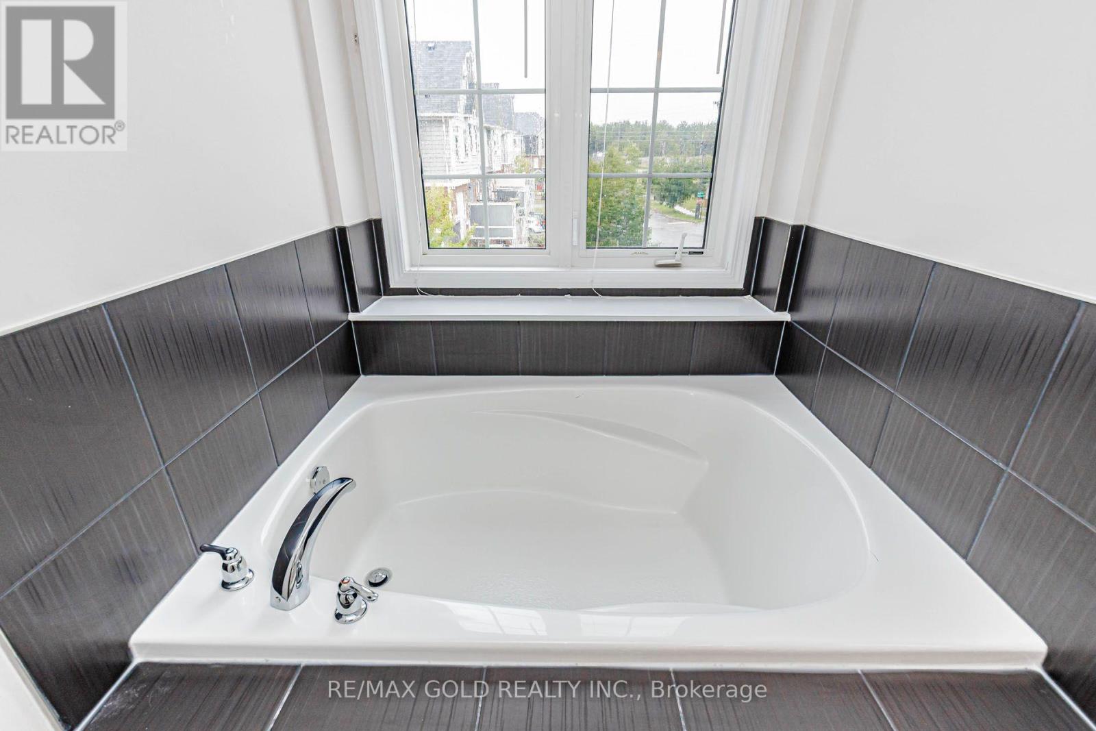 2486 William Jackson Drive, Pickering, Ontario  L1V 2P9 - Photo 40 - E13707192