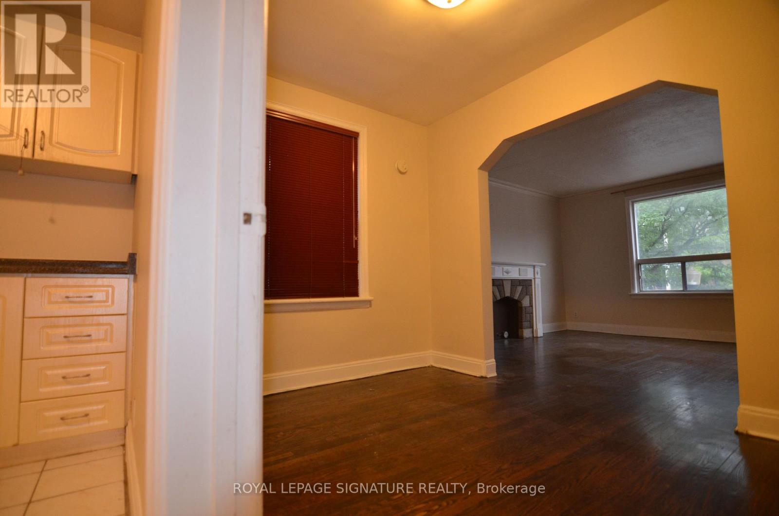 997 Eglinton Avenue W, Toronto, Ontario  M6C 2C7 - Photo 3 - C13708730