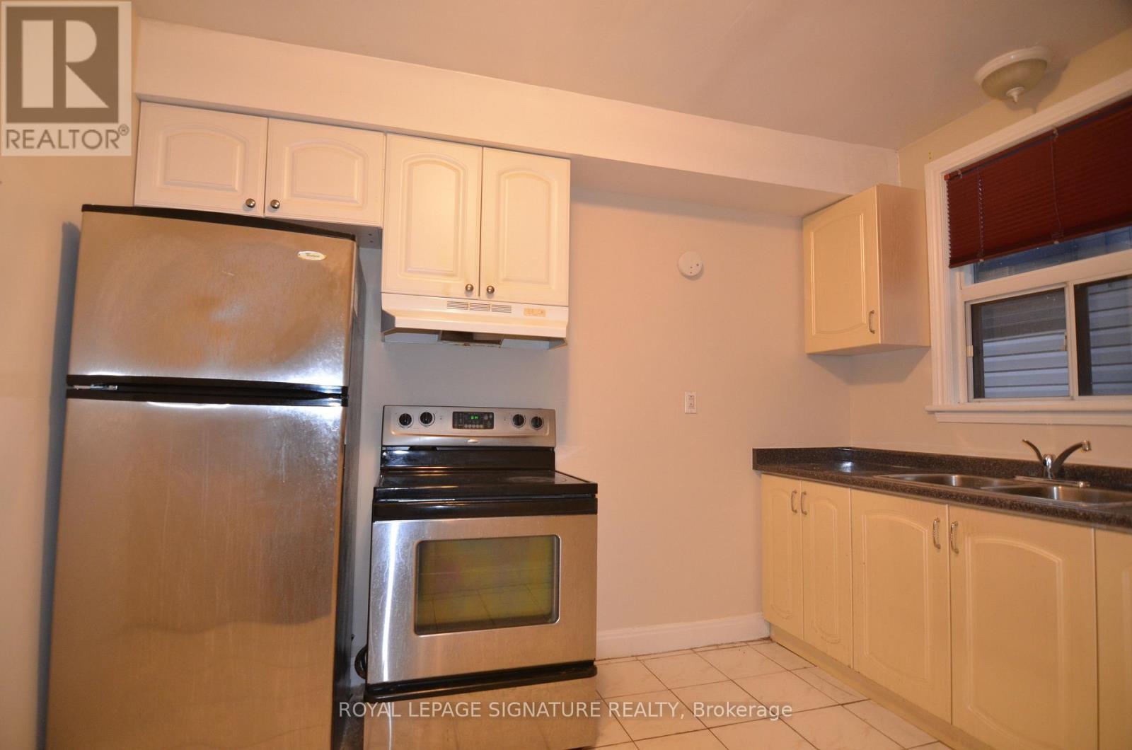 997 Eglinton Avenue W, Toronto, Ontario  M6C 2C7 - Photo 5 - C13708730