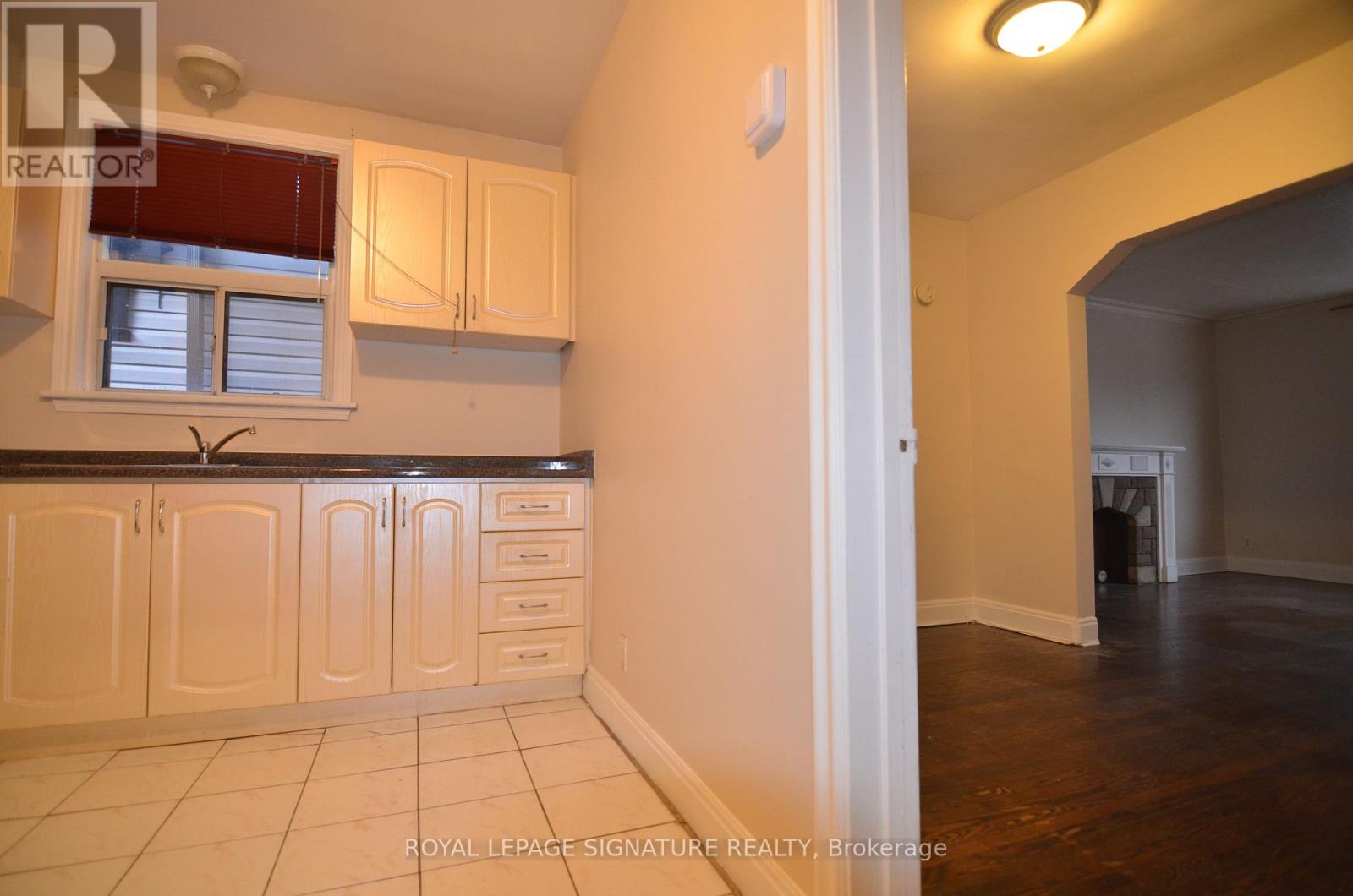 997 Eglinton Avenue W, Toronto, Ontario  M6C 2C7 - Photo 6 - C13708730