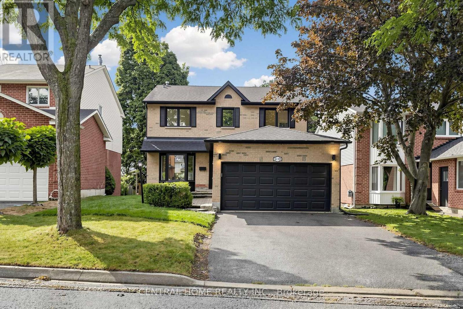 15 CLOSS SQUARE, Aurora, Ontario