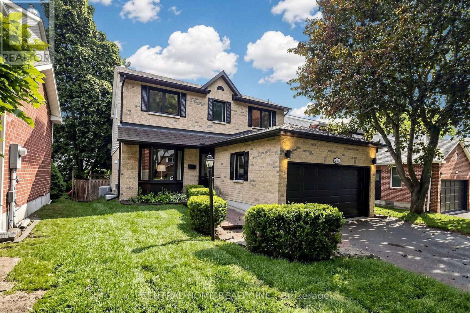 15 Closs Square, Aurora, Ontario  L4G 5H9 - Photo 3 - N13708728