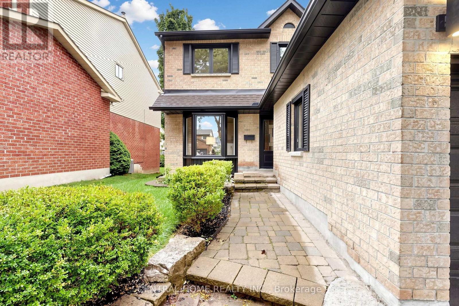 15 Closs Square, Aurora, Ontario  L4G 5H9 - Photo 4 - N13708728