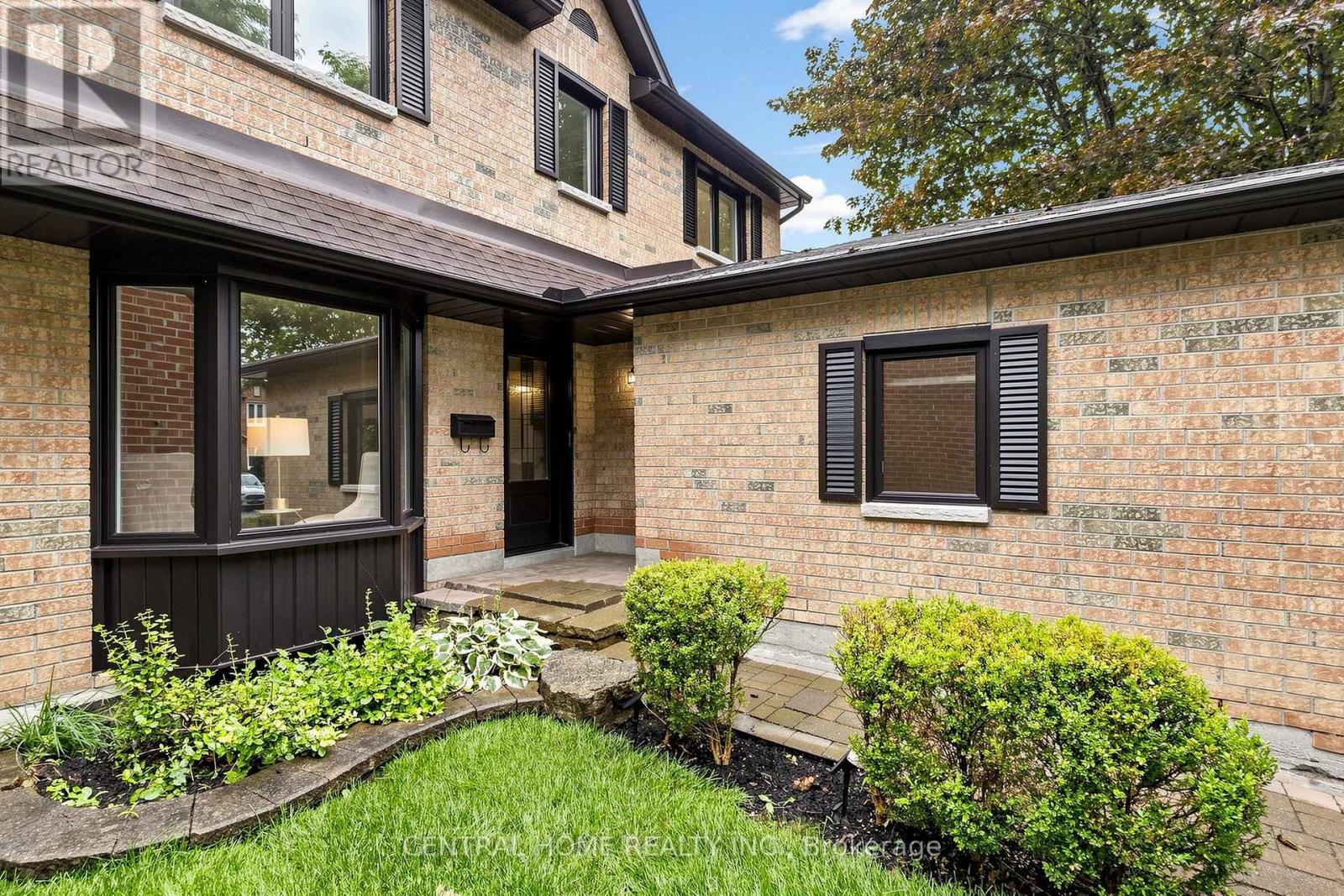 15 Closs Square, Aurora, Ontario  L4G 5H9 - Photo 5 - N13708728