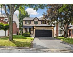 15 CLOSS SQUARE, Aurora, Ontario