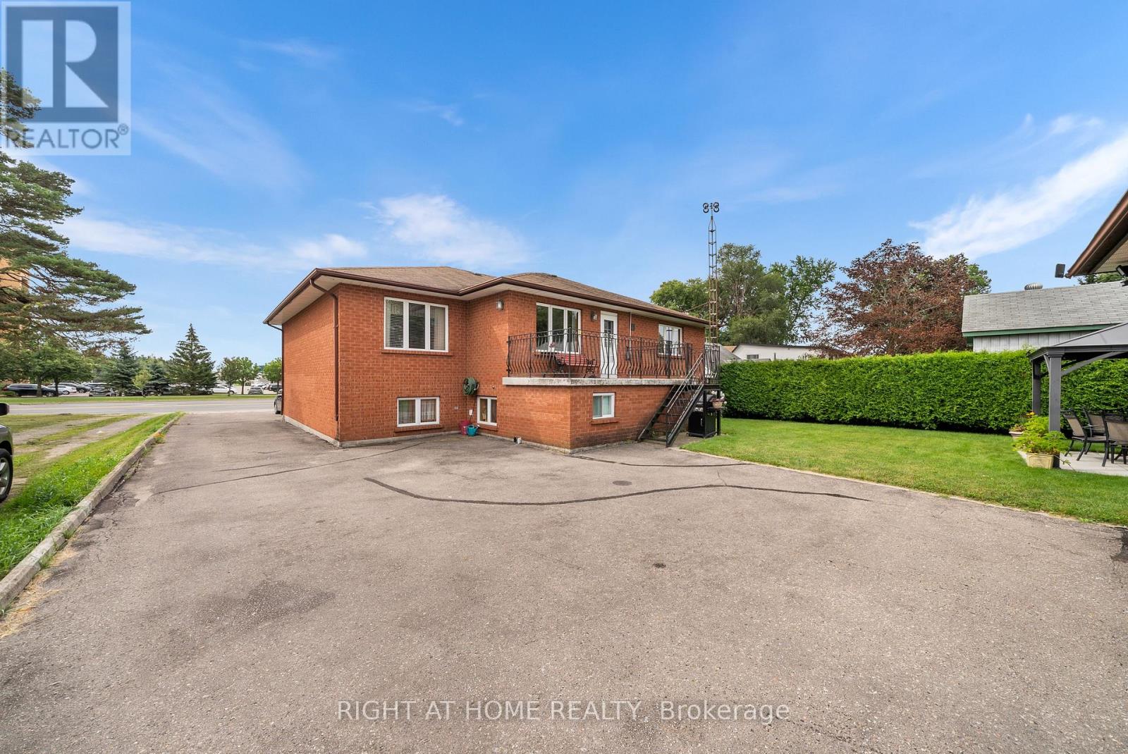 592 Taunton Road W, Oshawa, Ontario  L1H 7K4 - Photo 2 - E13639480