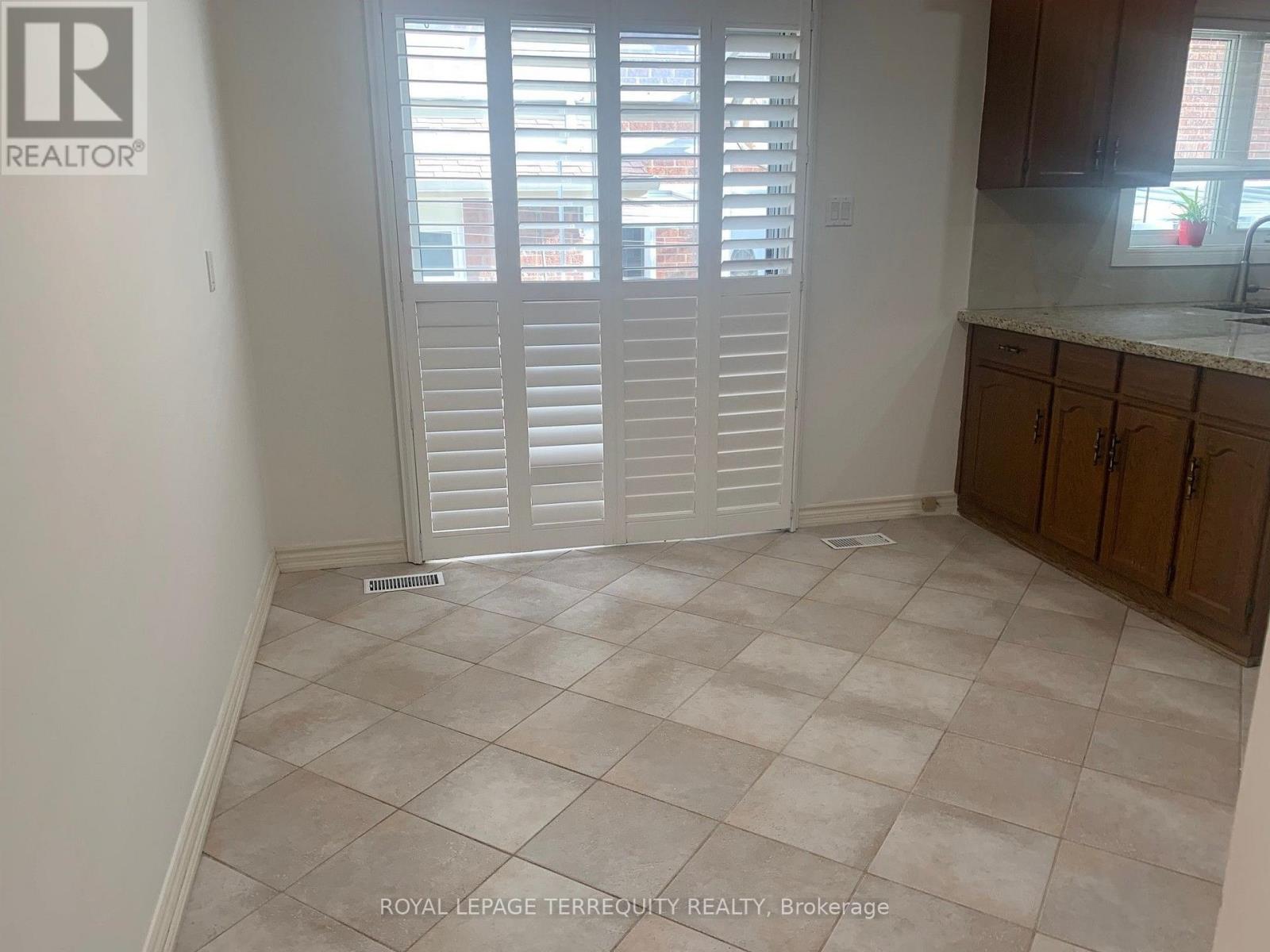 30 Gihon Spring Drive, Toronto, Ontario  M9V 4X9 - Photo 10 - W13708740
